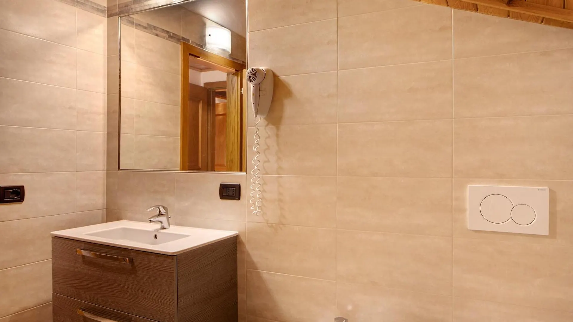 Baita Franz Mansarda 1 Livigno Appartement
